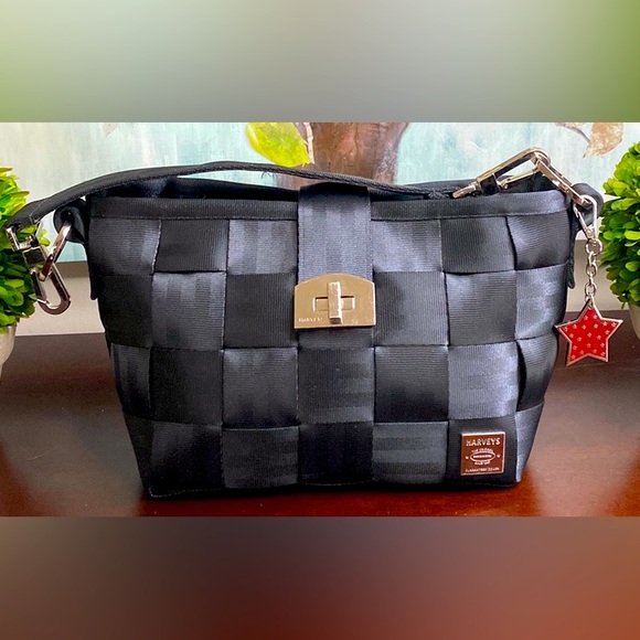 HARVEYS⭐️The Original Seatbeltbag⭐️CLASSIC🖤BLACK🖤CARRIAGE RING HOBO BAG🌟EUC🌟 - Picture 9 of 17